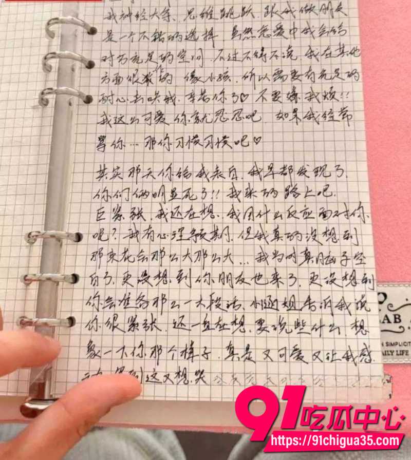北服表演系男模张祺扬跟网红女友巴士烧饼恋爱期间多次出轨11