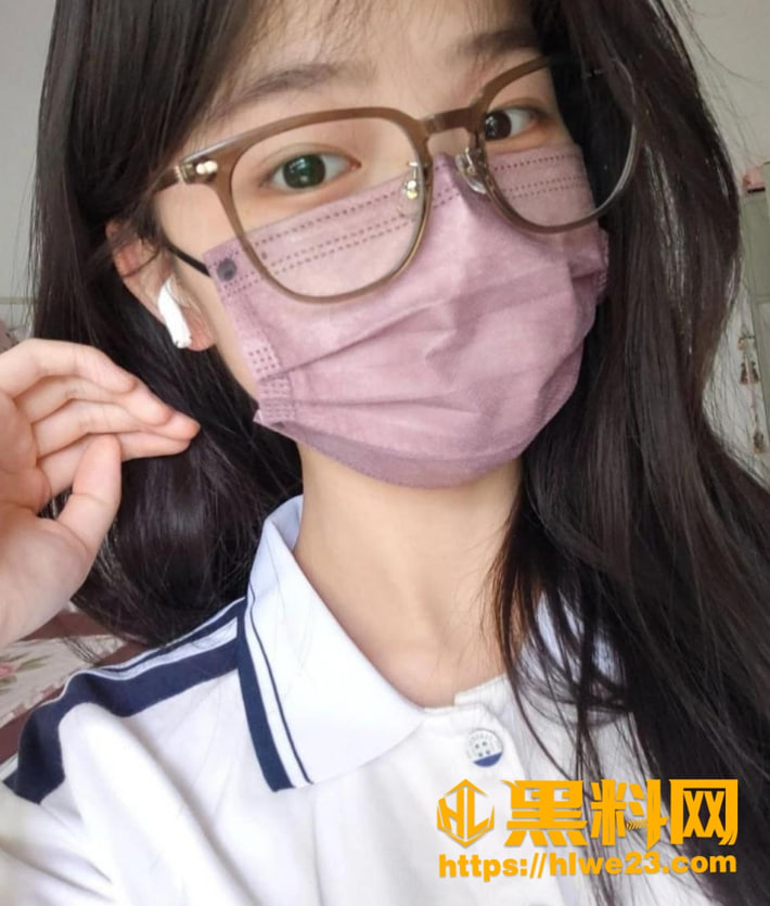 乖巧漂亮的大三舞蹈生学姐 全裸自拍扣穴自慰 私底下浪荡还被男友三指插穴 反差到极致了