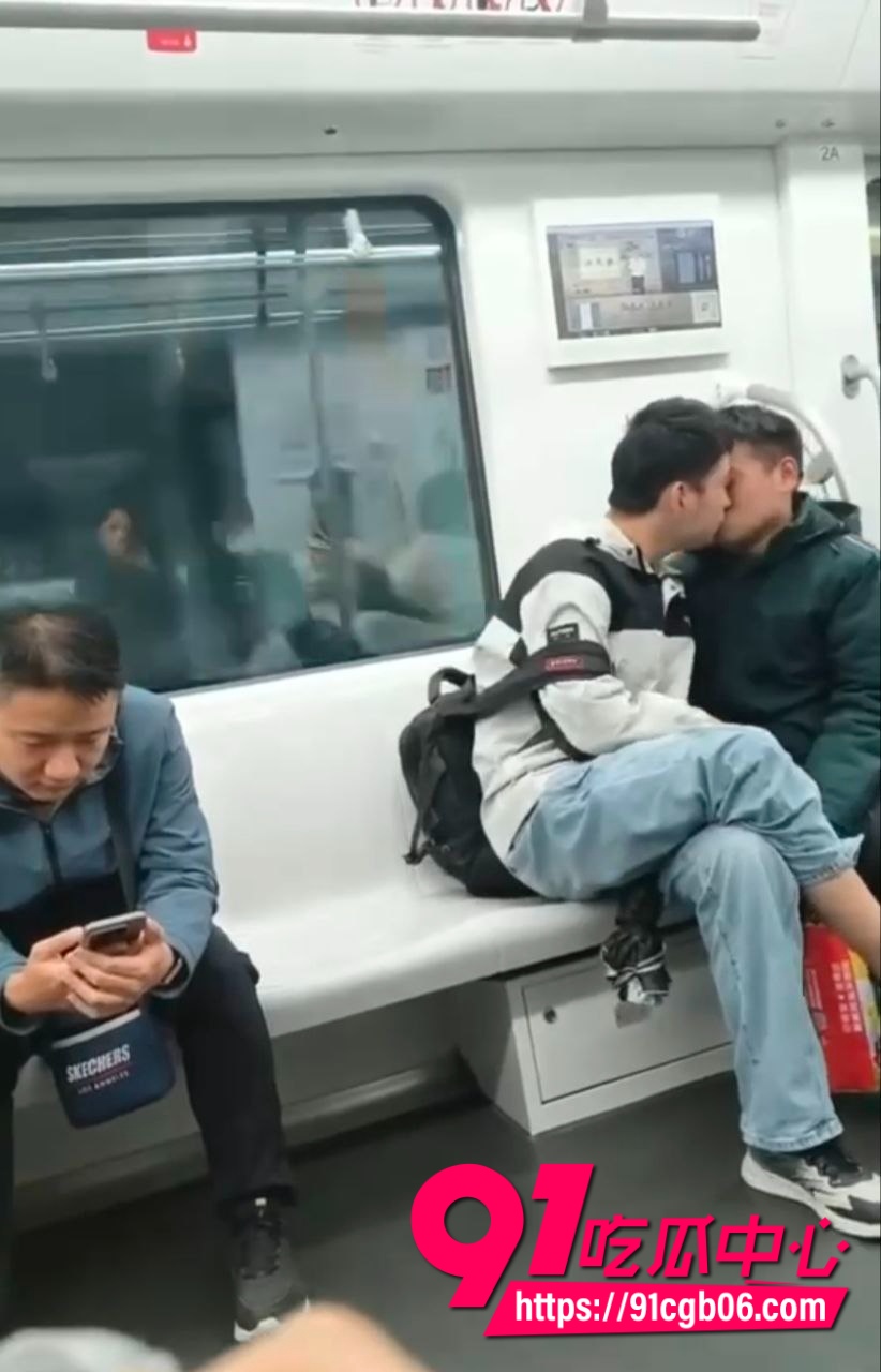 真是恶心，坐地铁碰到一对gay1