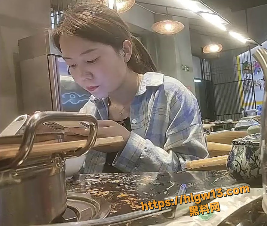 我有一台拖拉机×良家人妻线下媚药调教全程高能！从紧张抗拒到主动迎合