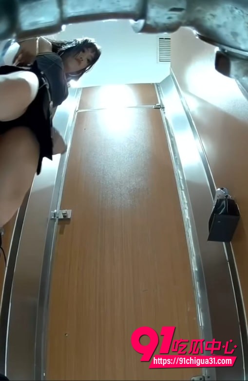 偷拍美女上厕所视频4