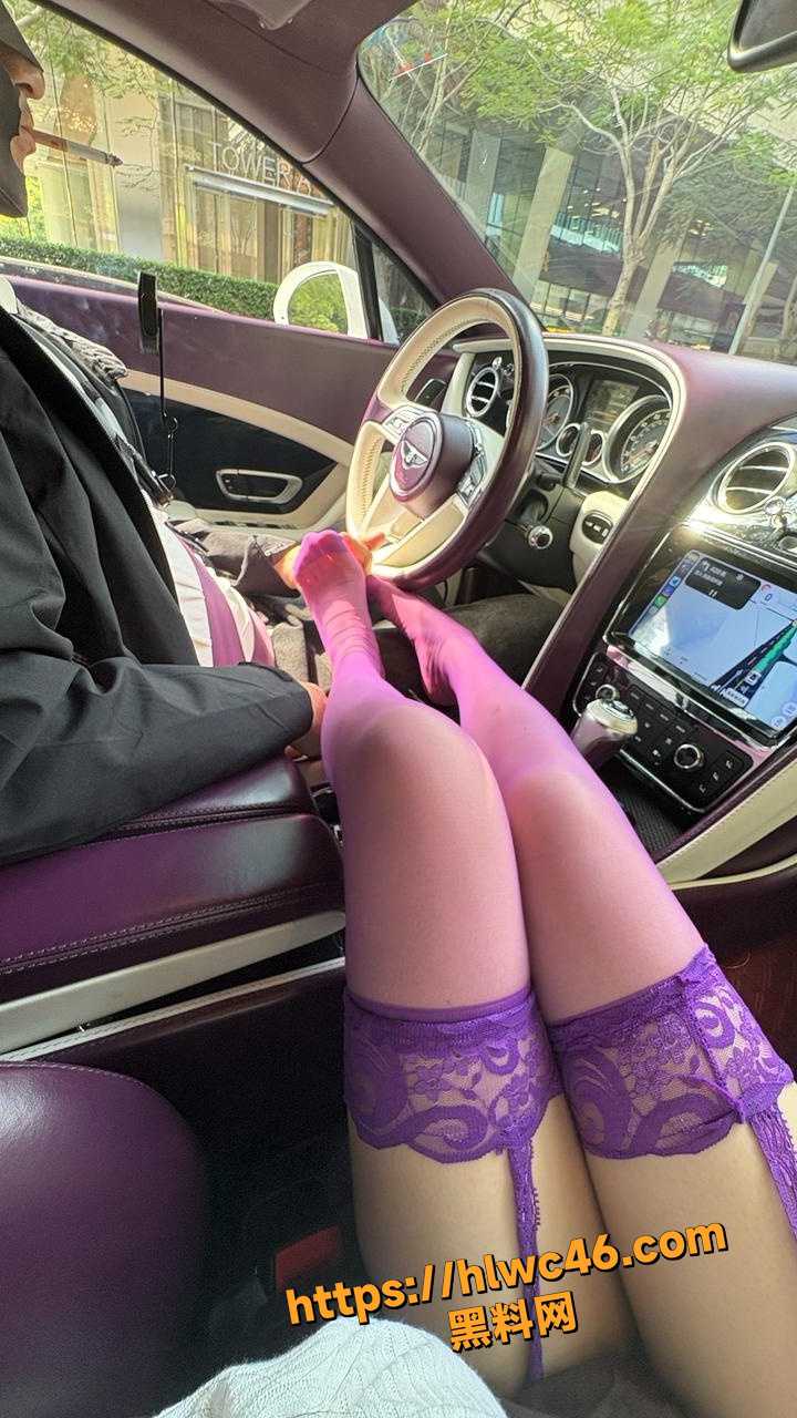 原创 宾利车主 约啪紫丝猫娘 车上深喉不过瘾 转战闺房激情啪啪！