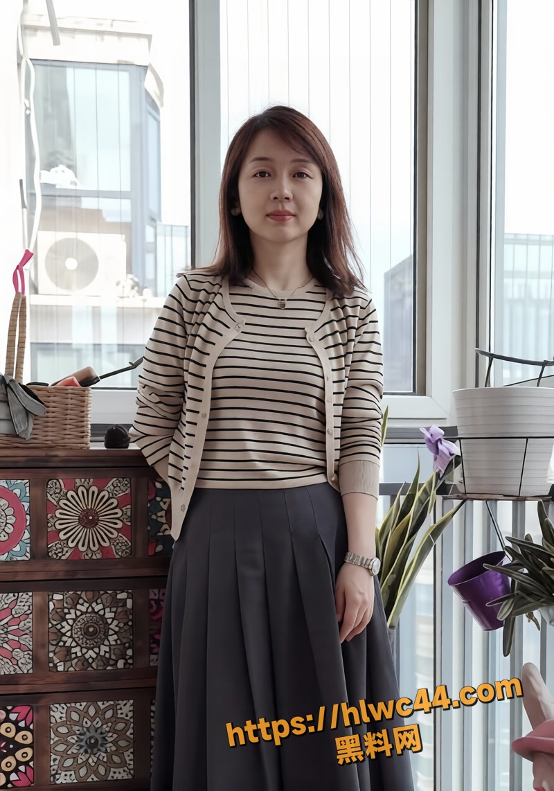儿子强势后入老妈 打屁股羞辱调教 把熟女身躯彻底变成专属精盆