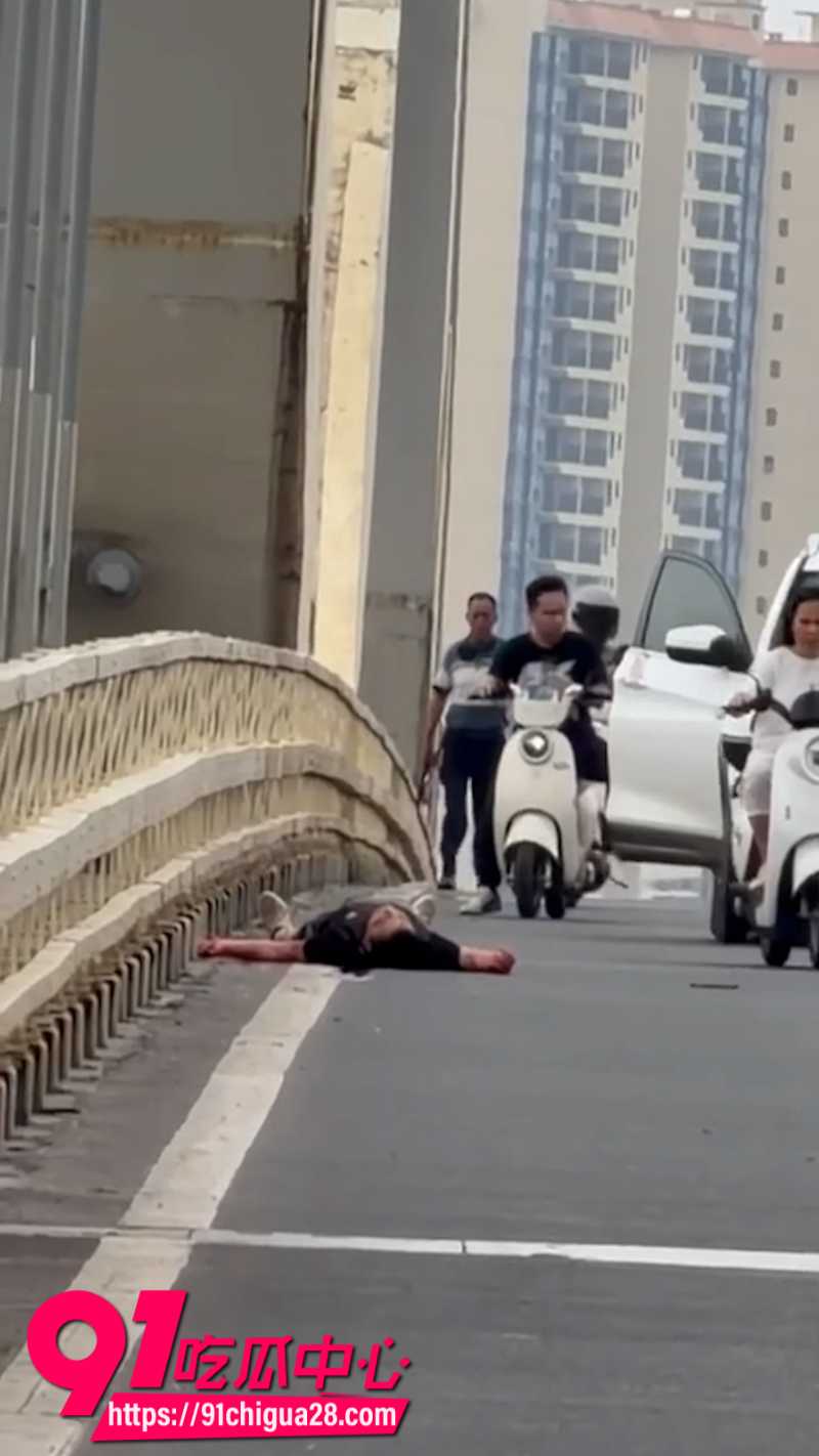广西南宁西明桥发生砍人事件7