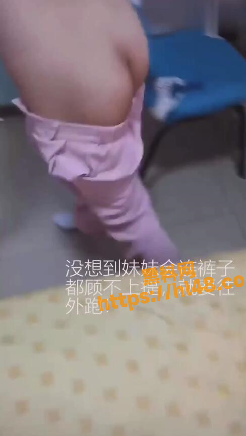 震惊三观真实强奸亲妹妹 强行脱掉妹妹裤子惨叫插入 每一妙都很刺激不要快进！