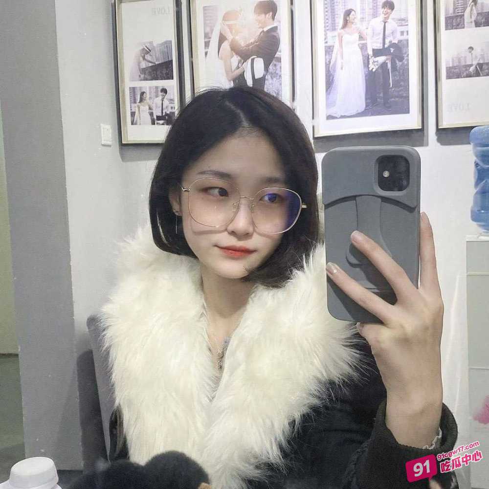 达州精神小妹性爱视频曝光 雪白胴体粉嫩乳头女上位娇喘不断 胯下含棒十分娇羞