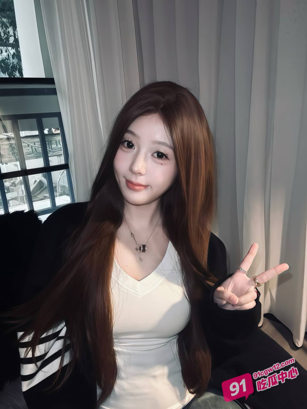 重庆超级骚妹杨意～出轨被操的同时给男友打电话 “老公 我在运动呢” 配图3