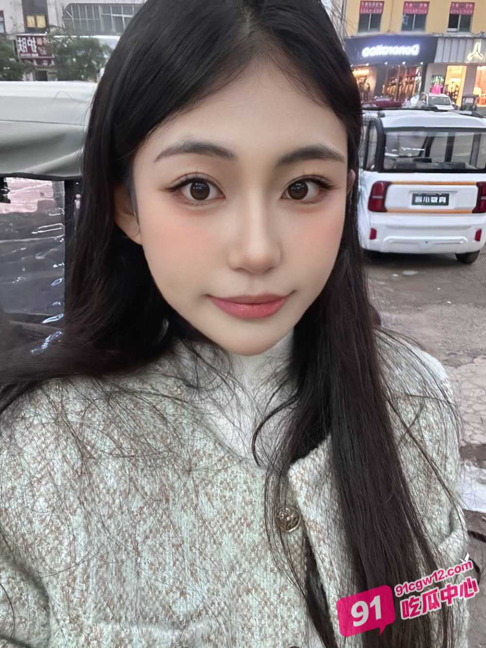会玩的小人妻嘴里含着跳跳糖给男人口交 各种道具往逼里塞 最后再用大鸡吧好好捅