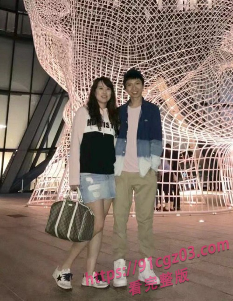 辽宁建行银行职员孙安妮偷情视频曝光 妹子居然喜欢玩群交！