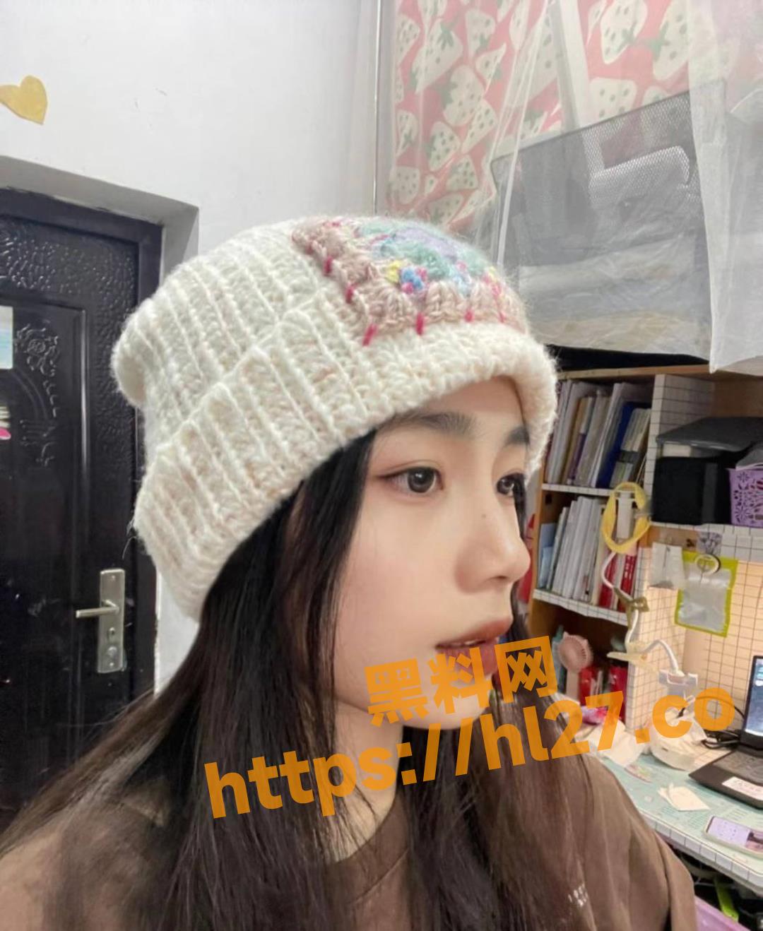 成都文理学院顶级美女 蒋梦莹 泄密 这脚能玩1年 真是太美了