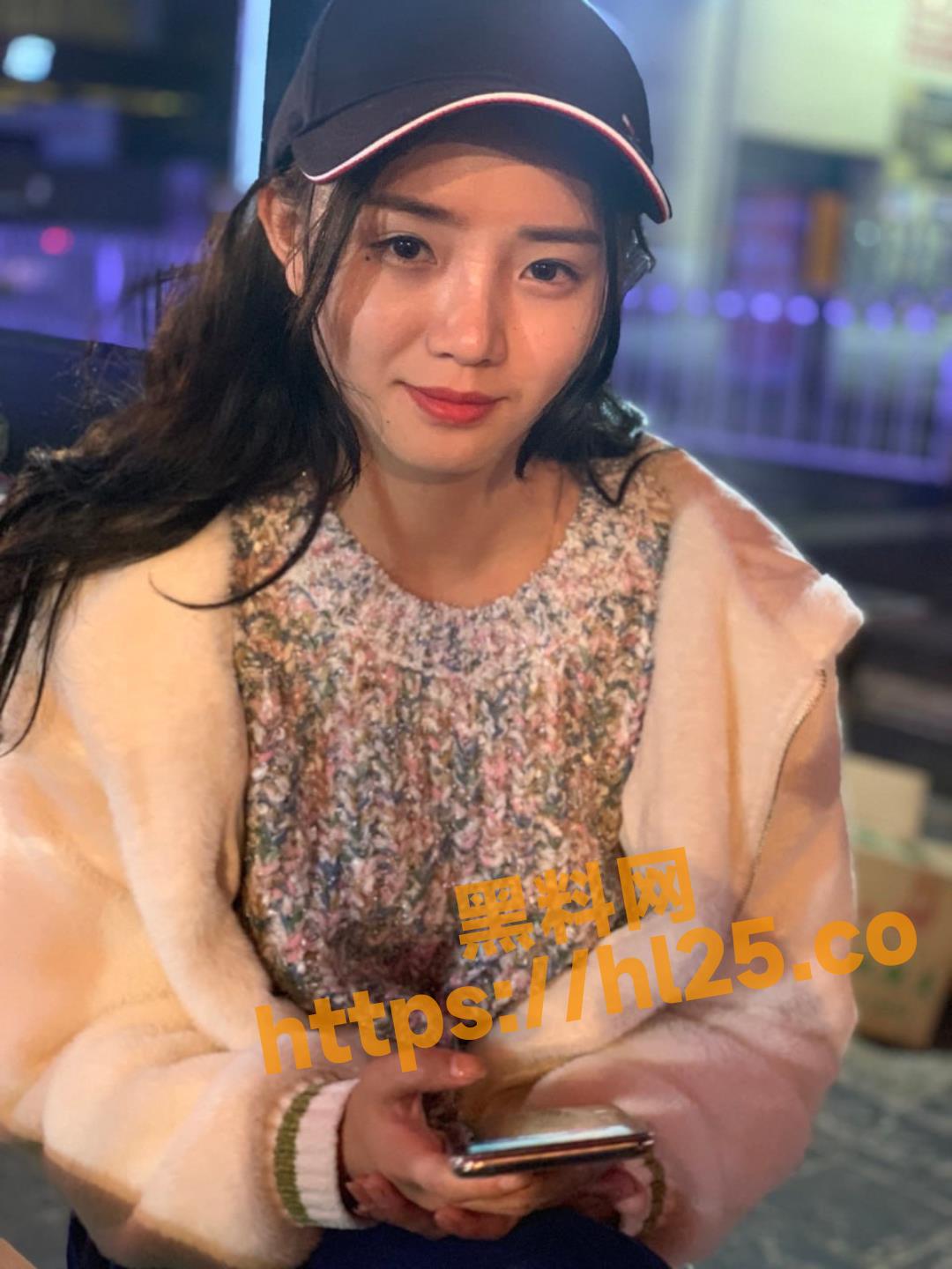 深圳二代哥纯属母狗收集器！各式各样骚婊换着操 1v3更是不在话下！