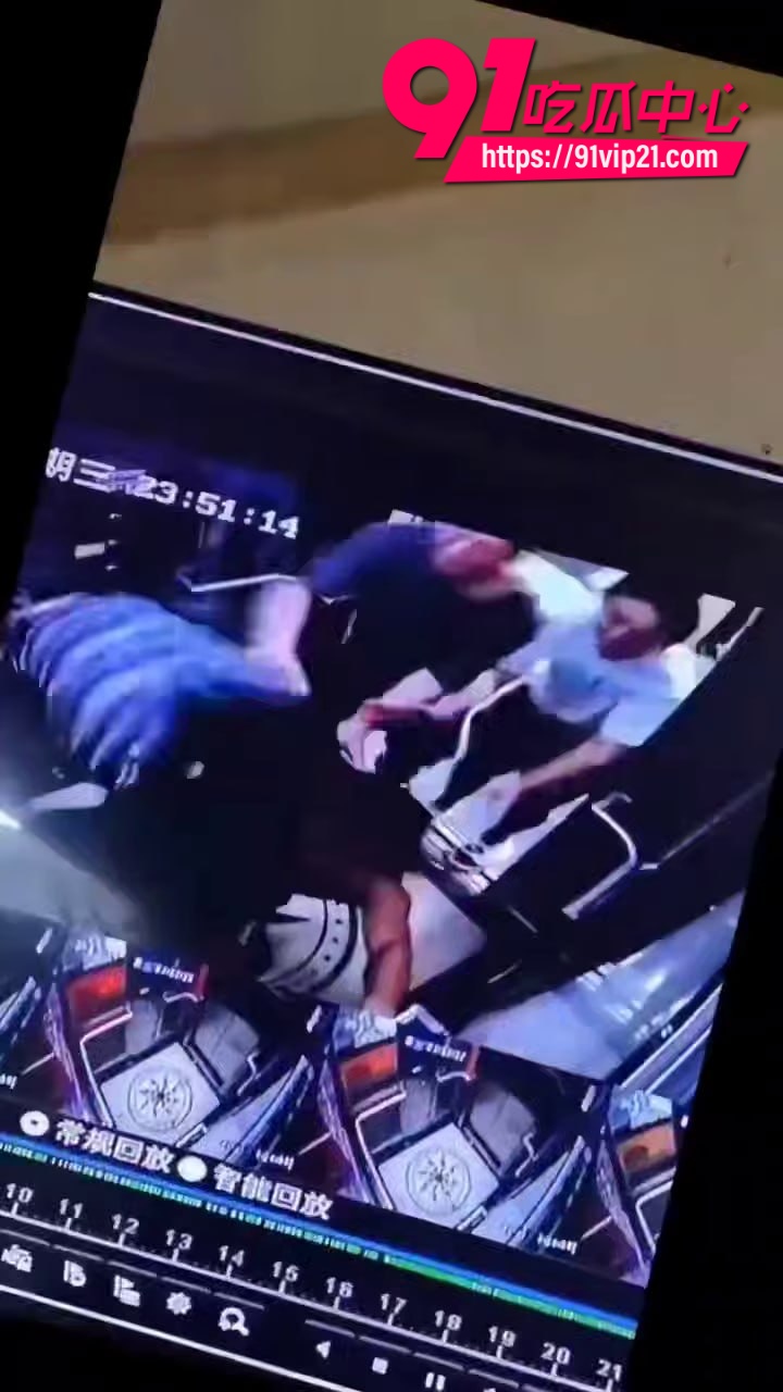 男健身房教练被群殴2