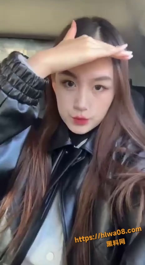贵州贵阳高颜值反差新婚小少妇 冯梦瑾 出轨前任被现任男友曝光视频 黑丝白丝齐上阵！