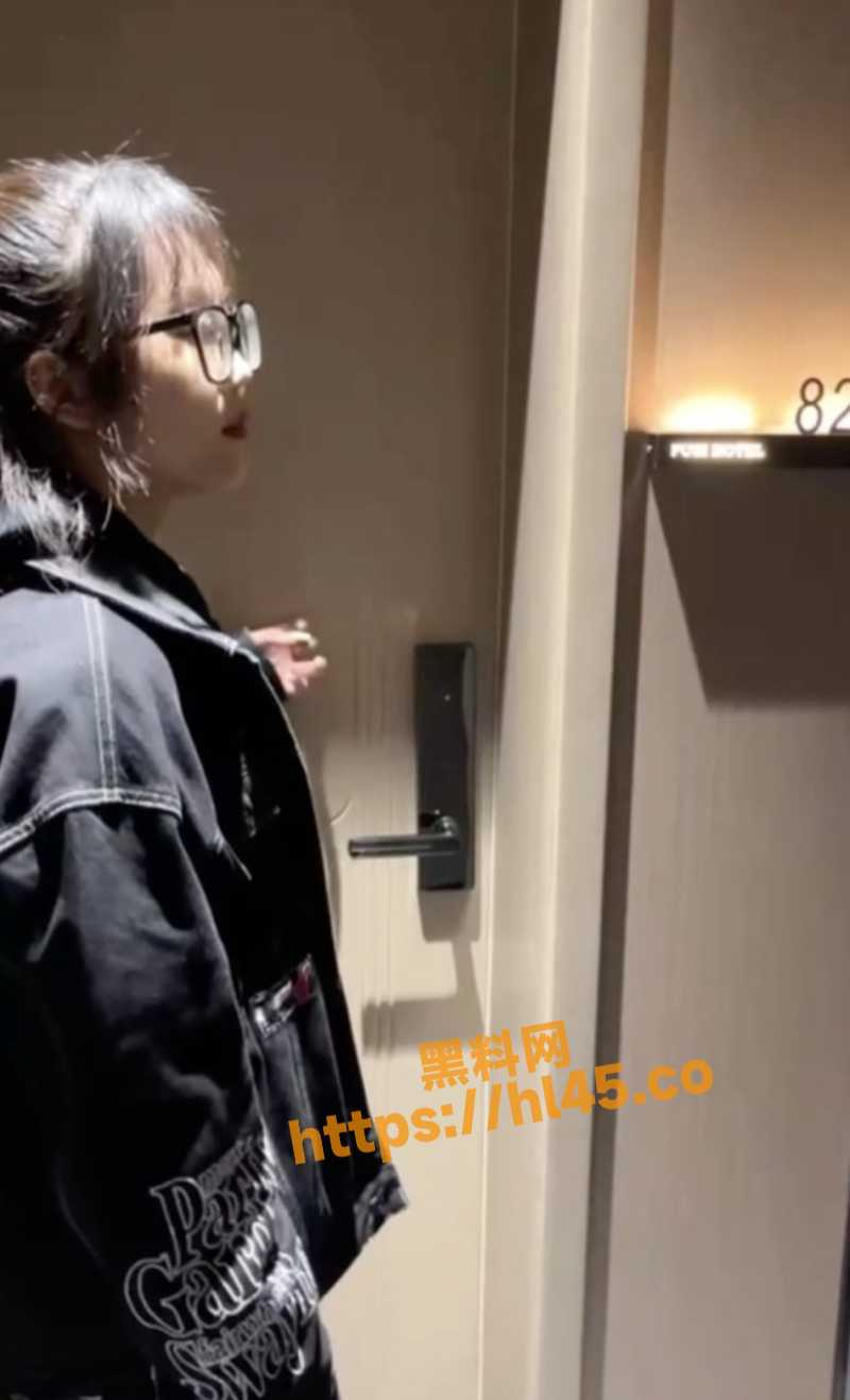 潍坊普斯轻奢酒店抓小三后续流出男子偷情美团开房酒店竟留女友电话直接上门抽打！