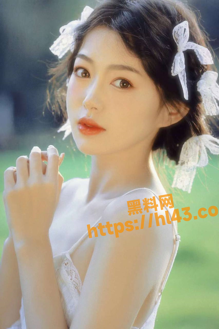 抖音小网红可萱在线裸舞发骚 展示她的骚逼和大屁股 就是奶子有点小！