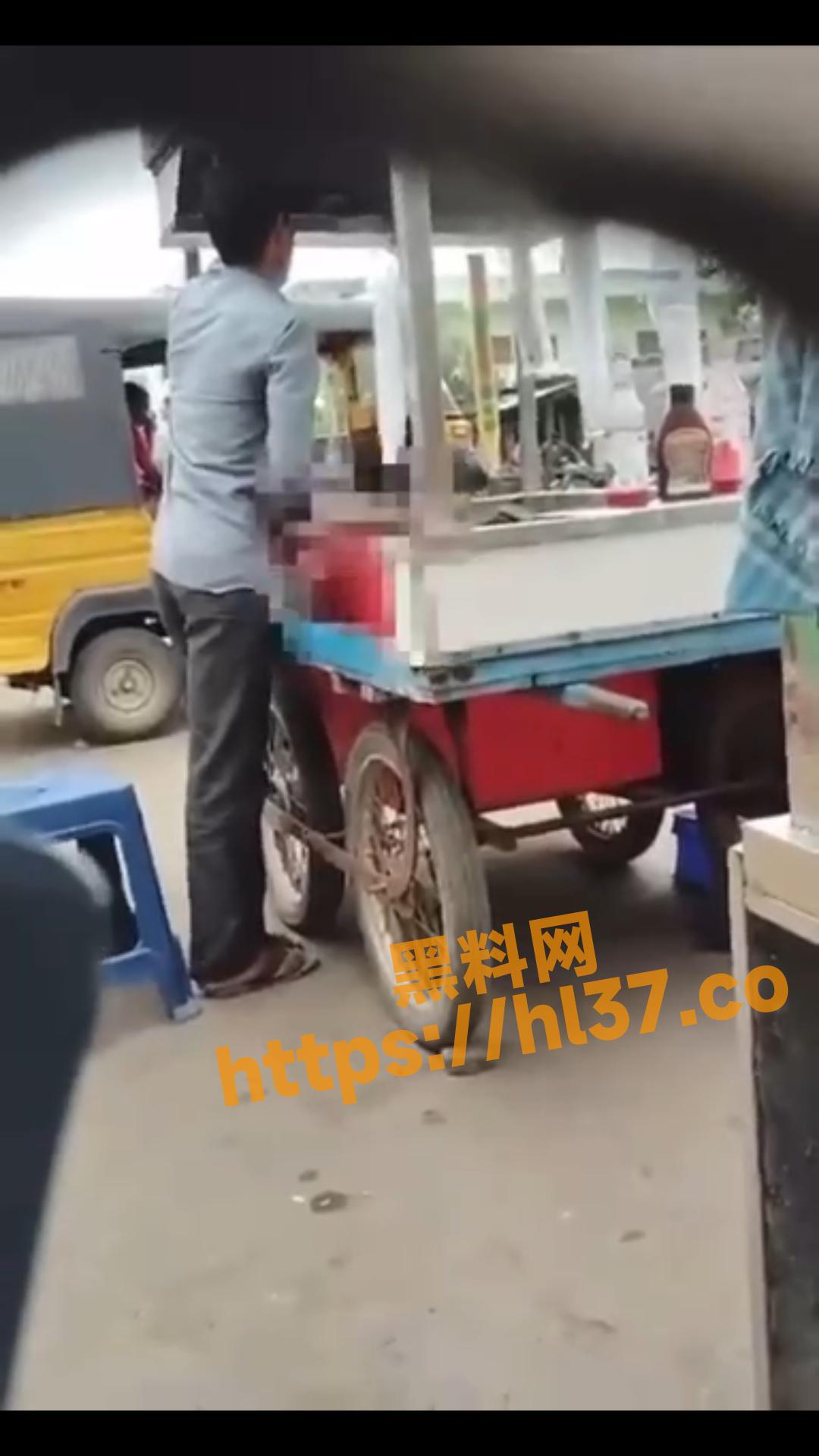 阿三冰激凌商贩手淫后 把自己的子孙后代混入冰激凌销售 号称精液冰淇淋！
