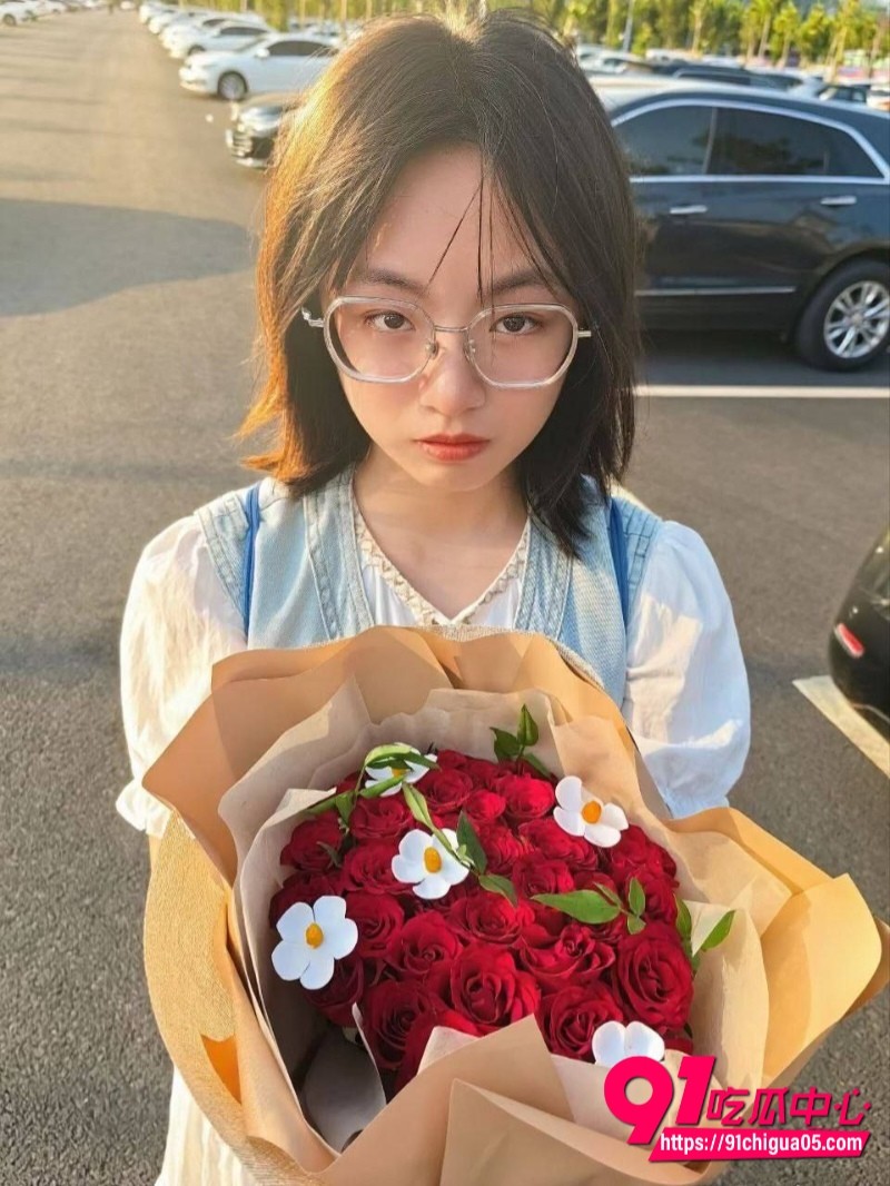 高颜值女大 李佳怡 私拍视频曝光 美乳娇躯自慰蹂虐粉嫩美穴 浓密黑森林被手指猛捅高潮连连