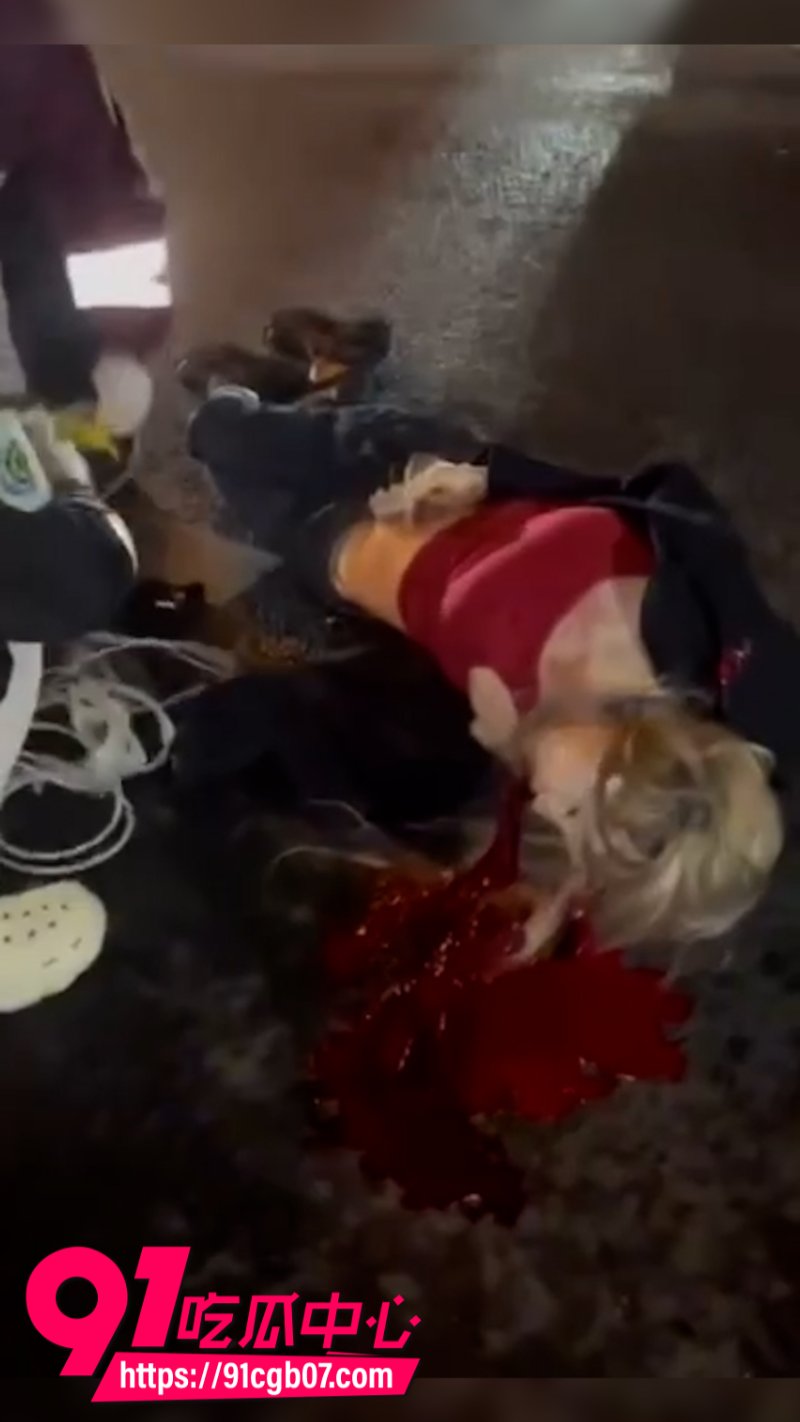 抖音女网红 周周长沙十二兽 深夜车祸去世 现场画面让人不忍直视