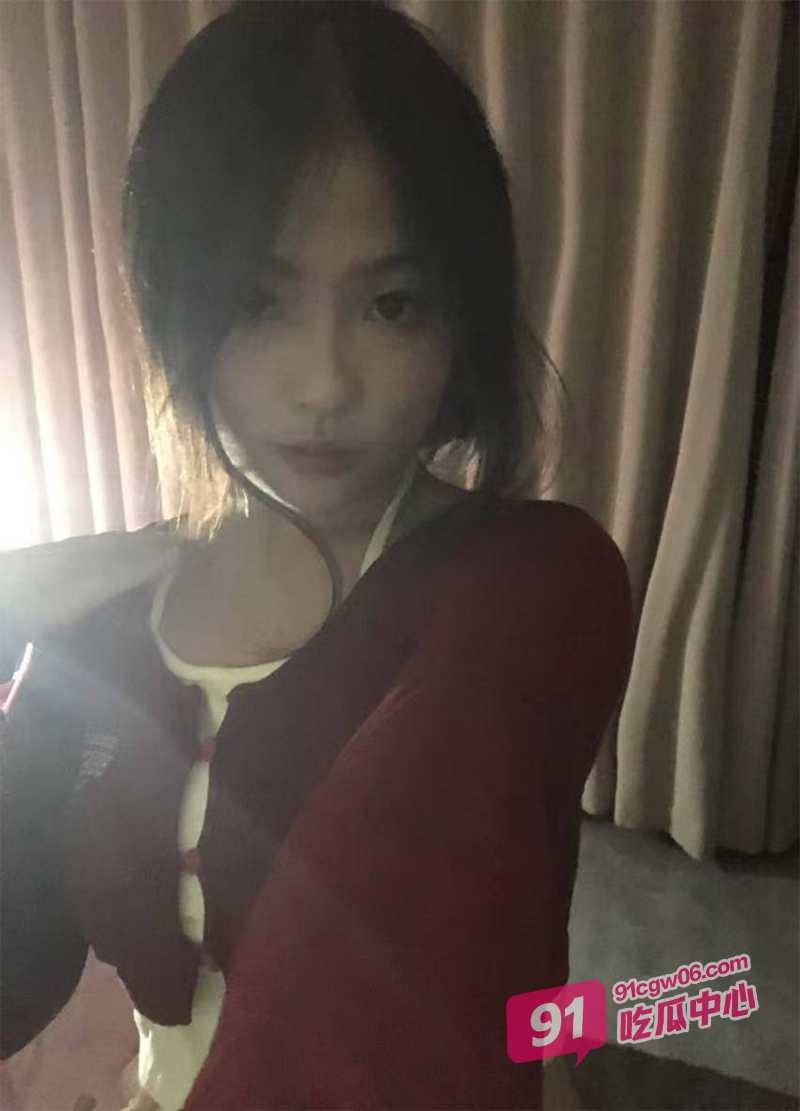 清纯美少女安娜宝儿 善口技喜后入的性瘾骚货 各种情趣被坚硬肉棒无情打桩！ 配图3