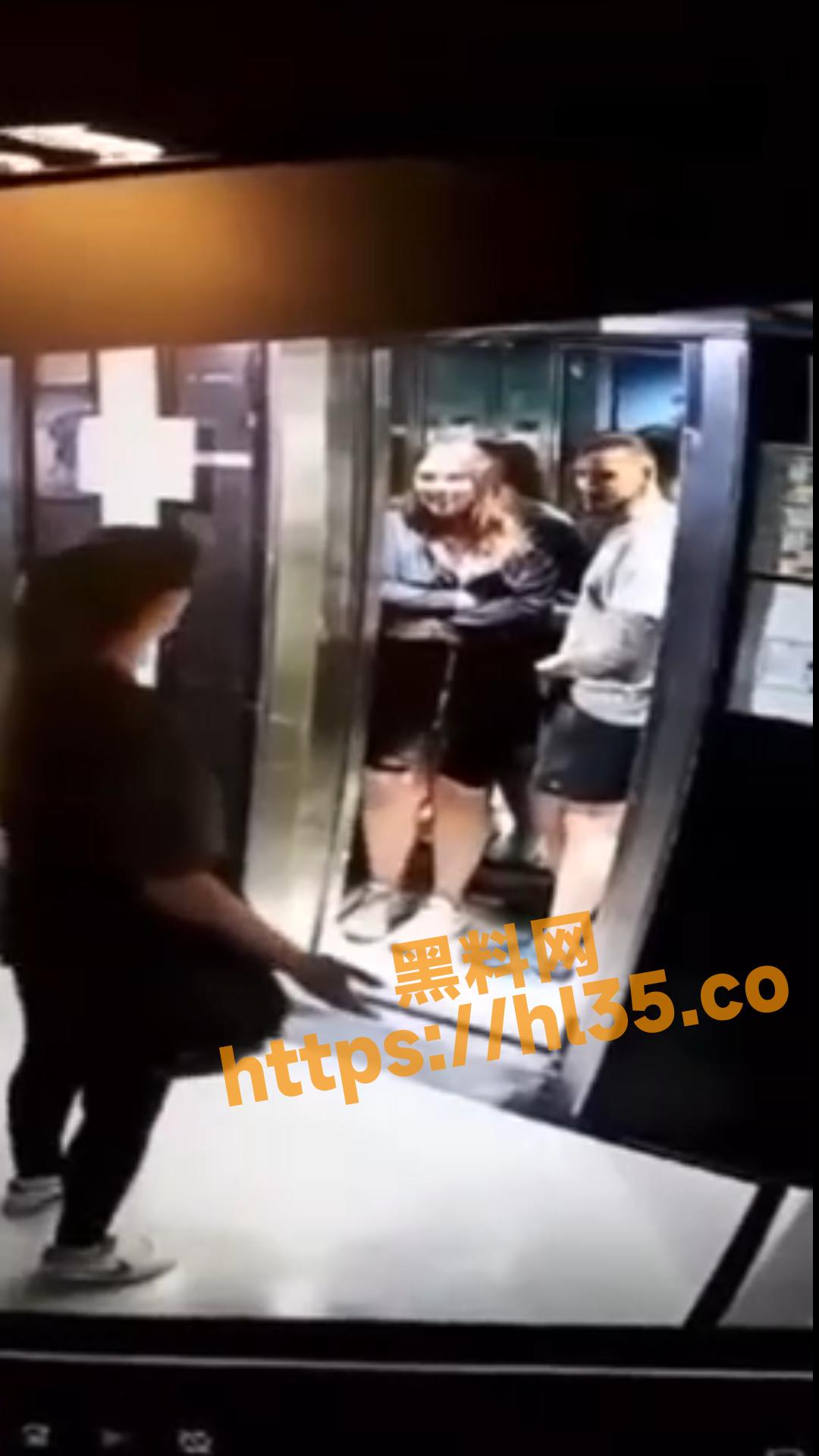 电梯 里面 “开坦克” 只要我不尴尬 尴尬的就是别人~