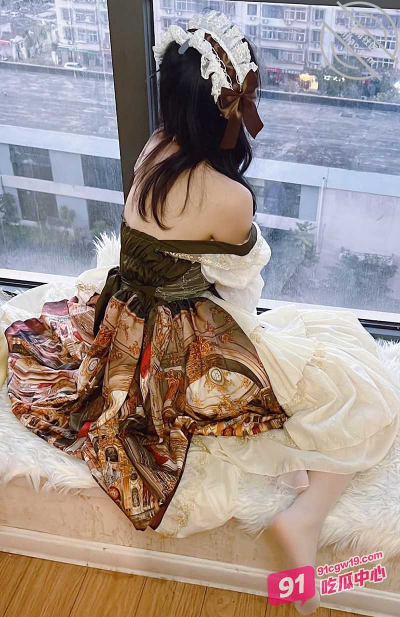 海角兄妹乱伦 洛丽塔的诱惑 性感美腿配白色丝袜 得此妹哥何求啊! 配图3