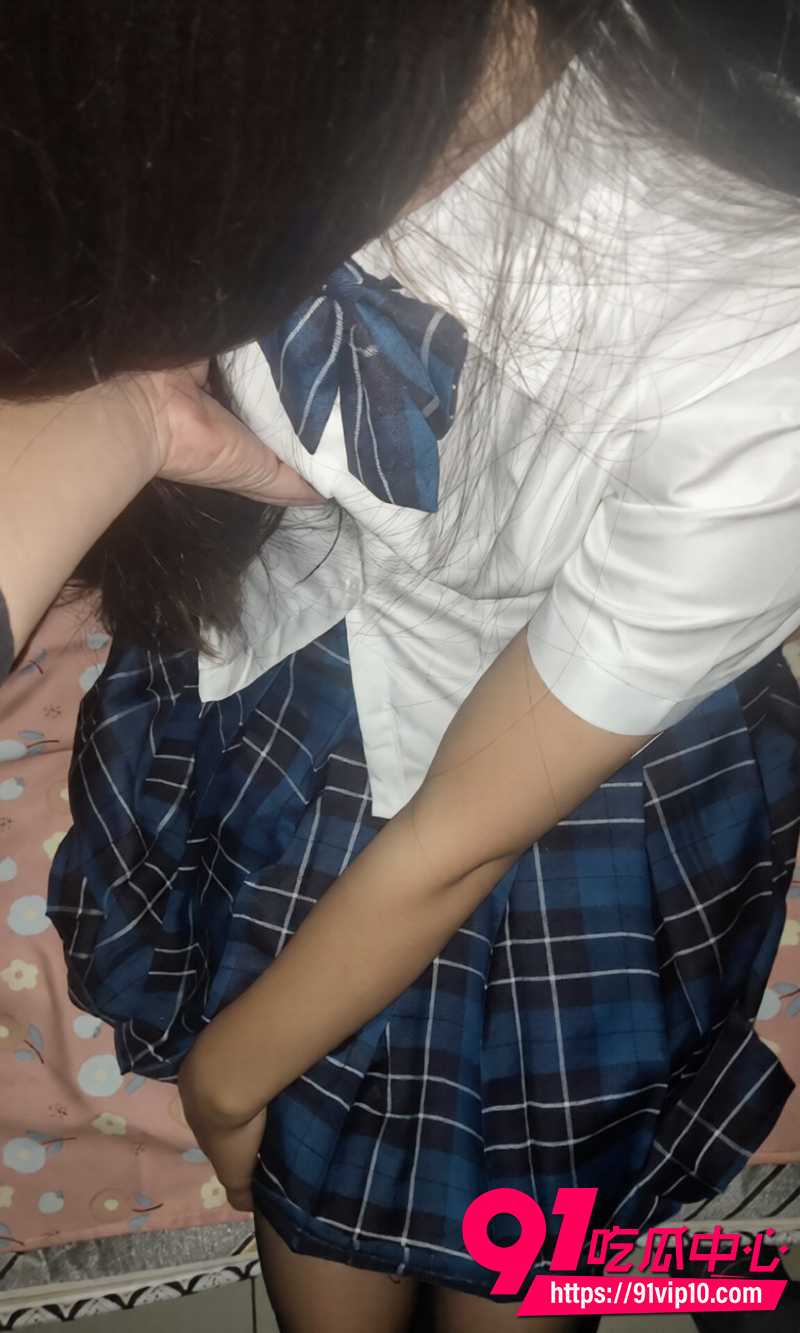 海角社区精选乱伦 19岁成年女儿小亚被禽兽爸爸强上 黑丝足交完再按压肉体胯下臣服!