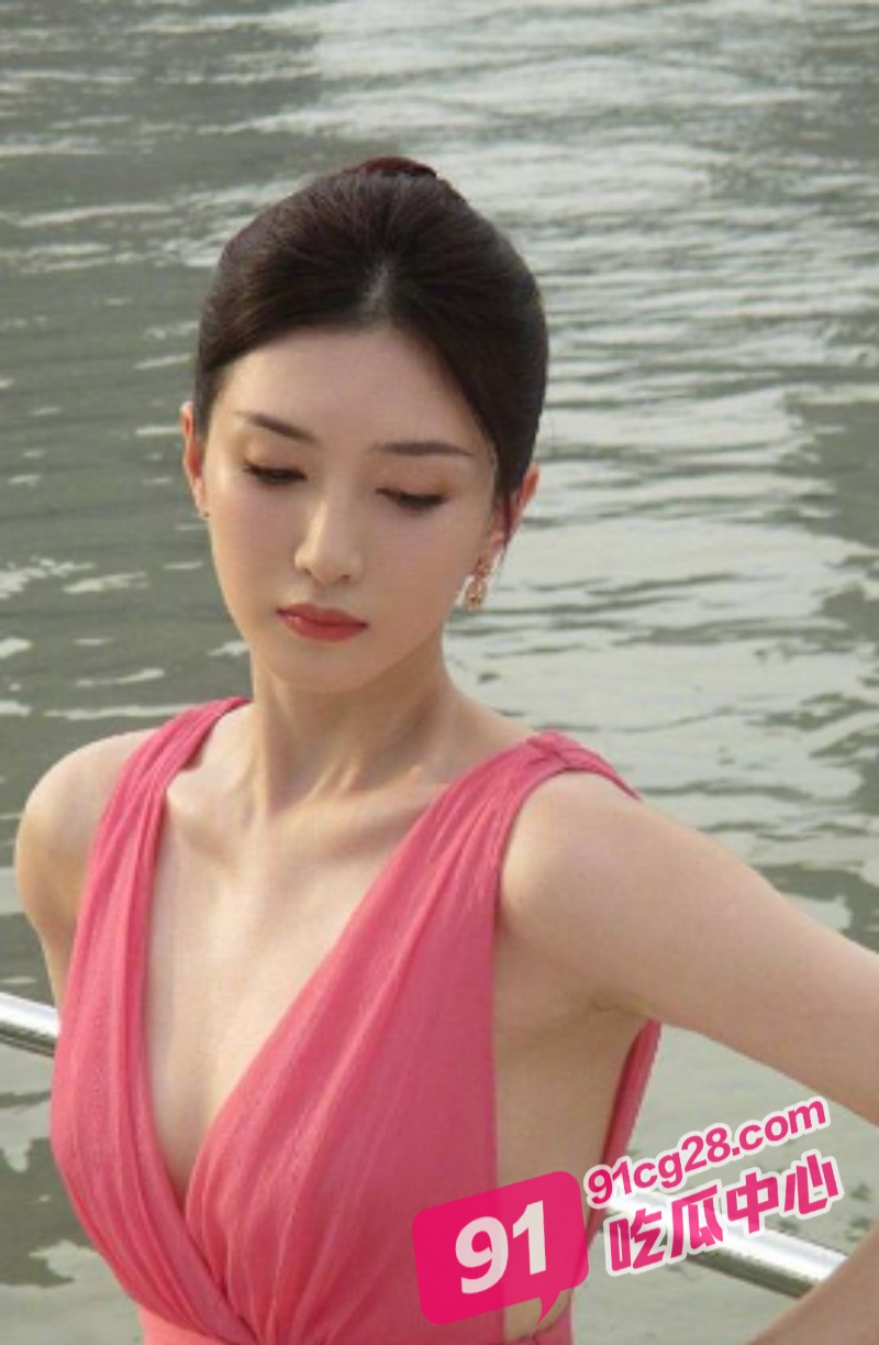 气质女神江疏影 被金主强制宠爱现场 用身体换取资源！ 配图2