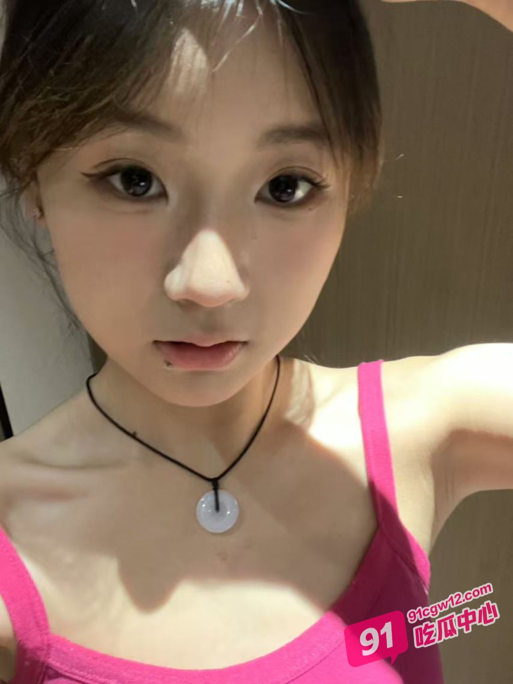 高颜值美女苏苏下海首秀身材火辣奶软水多 对着镜头大方吃鸡舔屌！
