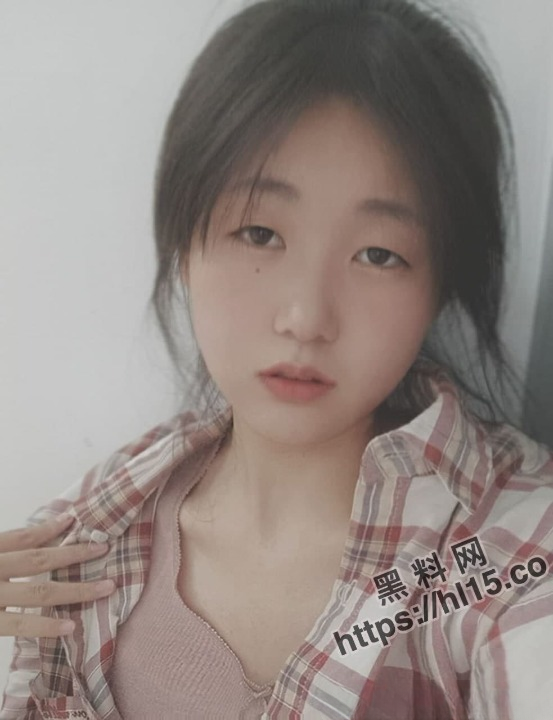 老瓜新吃 河北沧州职业学院女生校运会开幕式女生舞蹈表演，两颗嫩乳蹦跶出来了