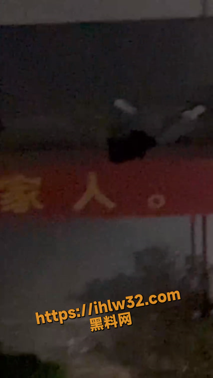 柳州机电职业技术学院有女学生跳楼 引起全校围观骚乱 据悉该女生跳楼前还在和宿管聊天 !