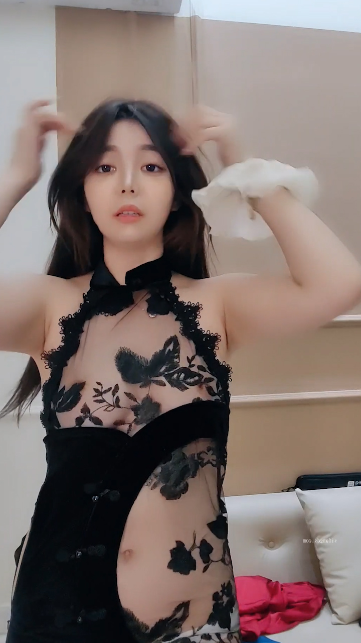 才艺主播抖音情趣制服裸舞 一丝不挂的样子太美了！