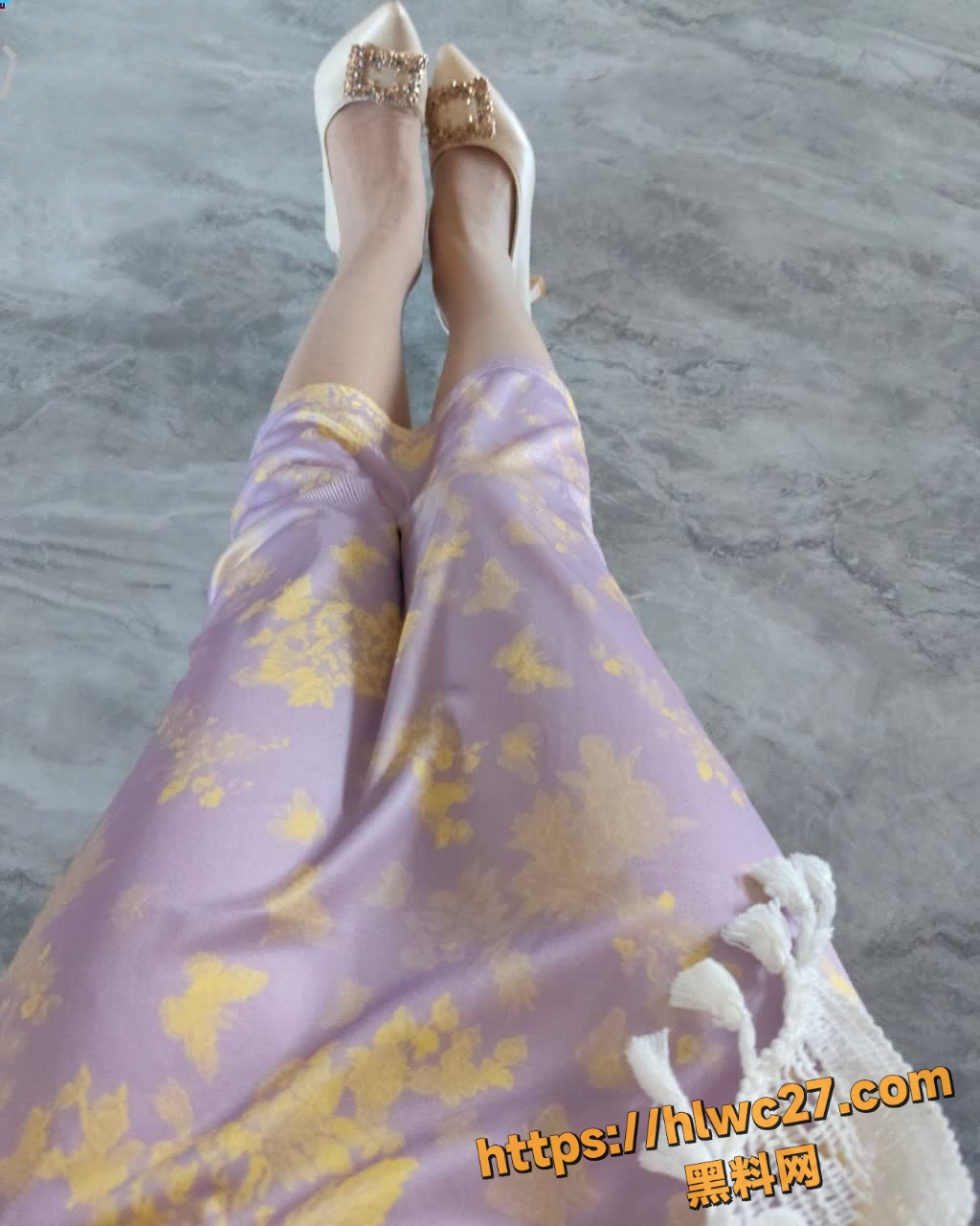 给我妈妈下面塞着电动玩具让她洗衣服做家务 相依为命的母子6-10集 海角社区