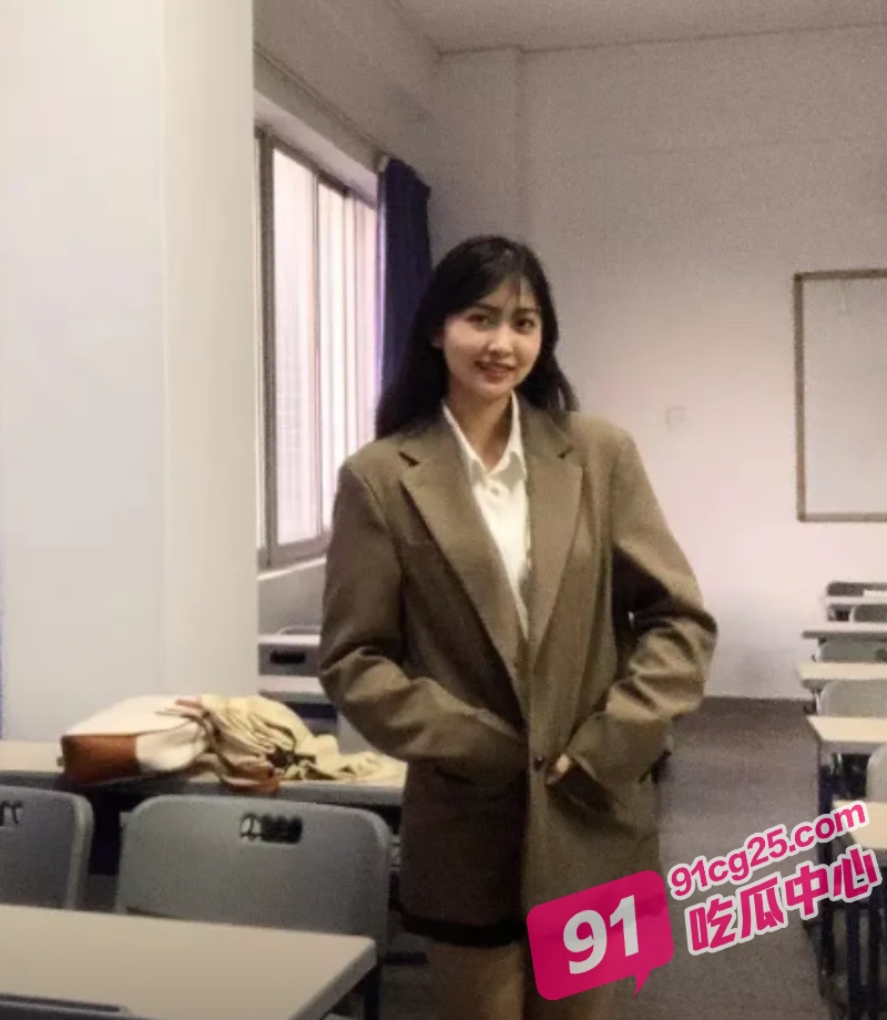 大学生情侣精油啪啪 光滑身体粉嫩白 忍不住暴力抽插的唯美性爱！ 配图3