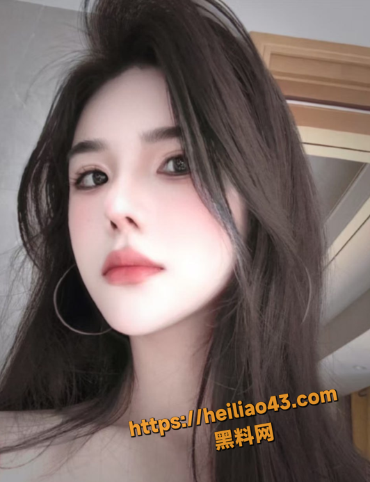 湖南株洲小美女 许盈盈 反差骚货高清露脸 在家不穿内裤随时被男友猛干