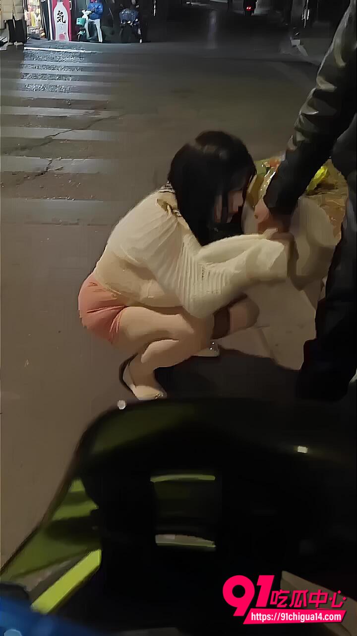 巨乳男娘卖淫被识破1