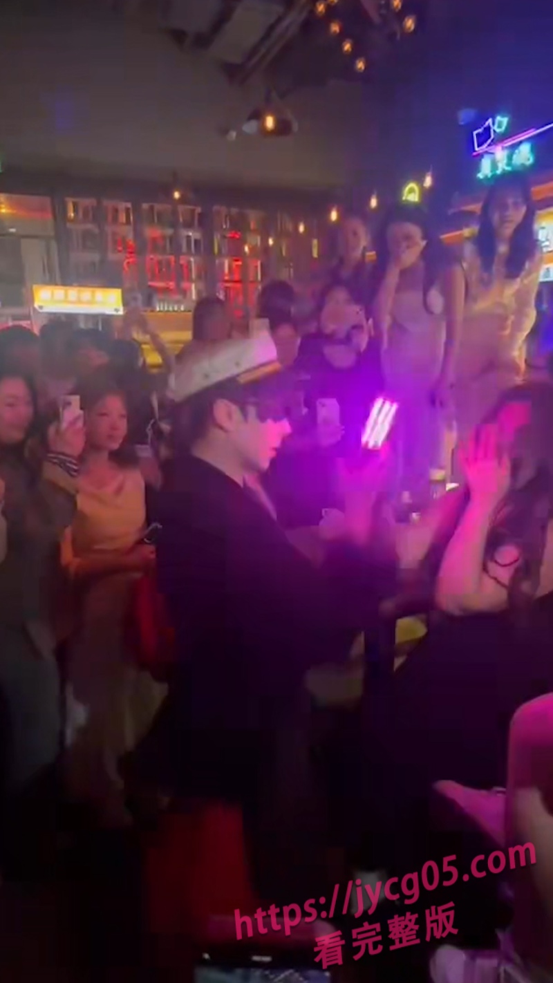 长沙夜生活真开放！男模夜店小姐姐排队上车 5A景区级别人气！ 配图3