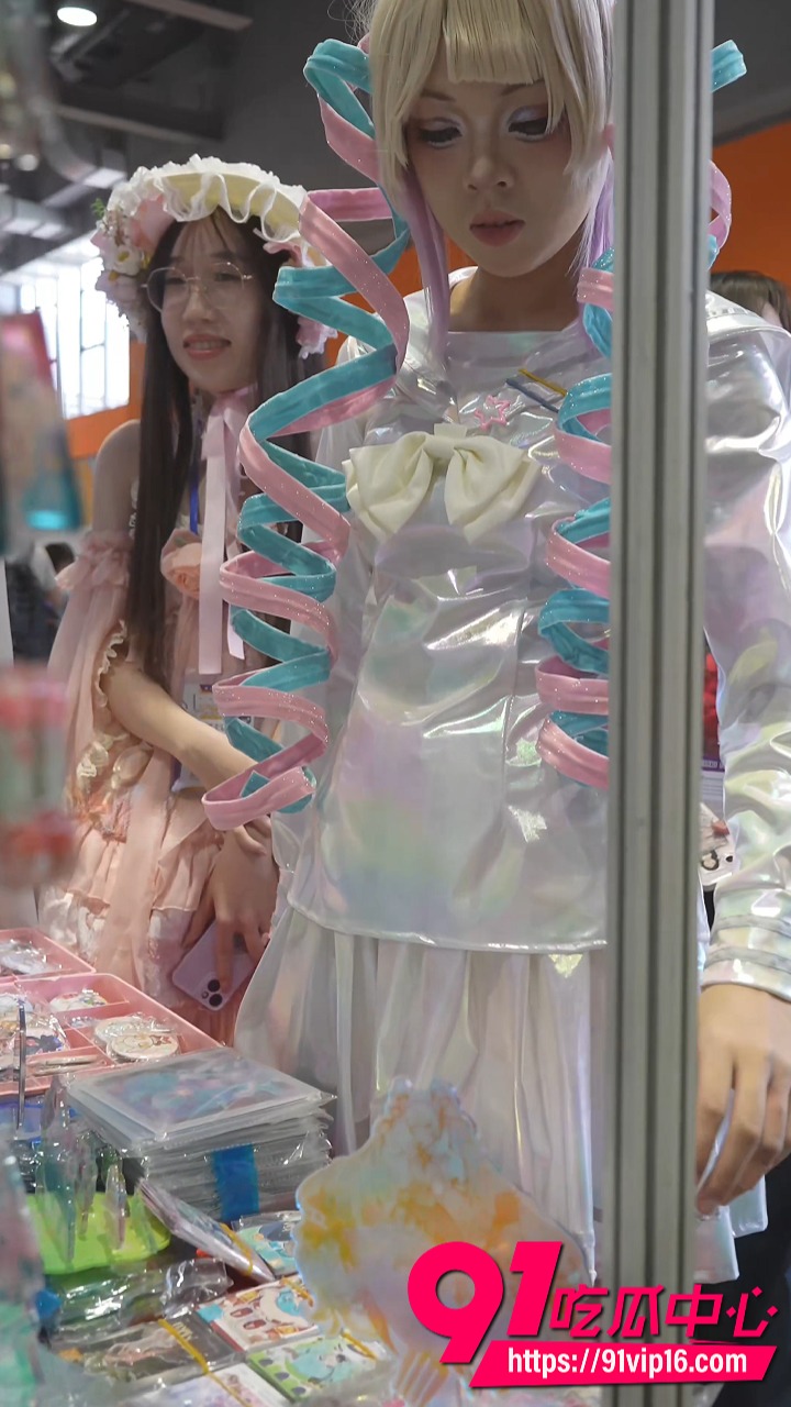 两次抄底喜欢穿lo裙的看板娘2