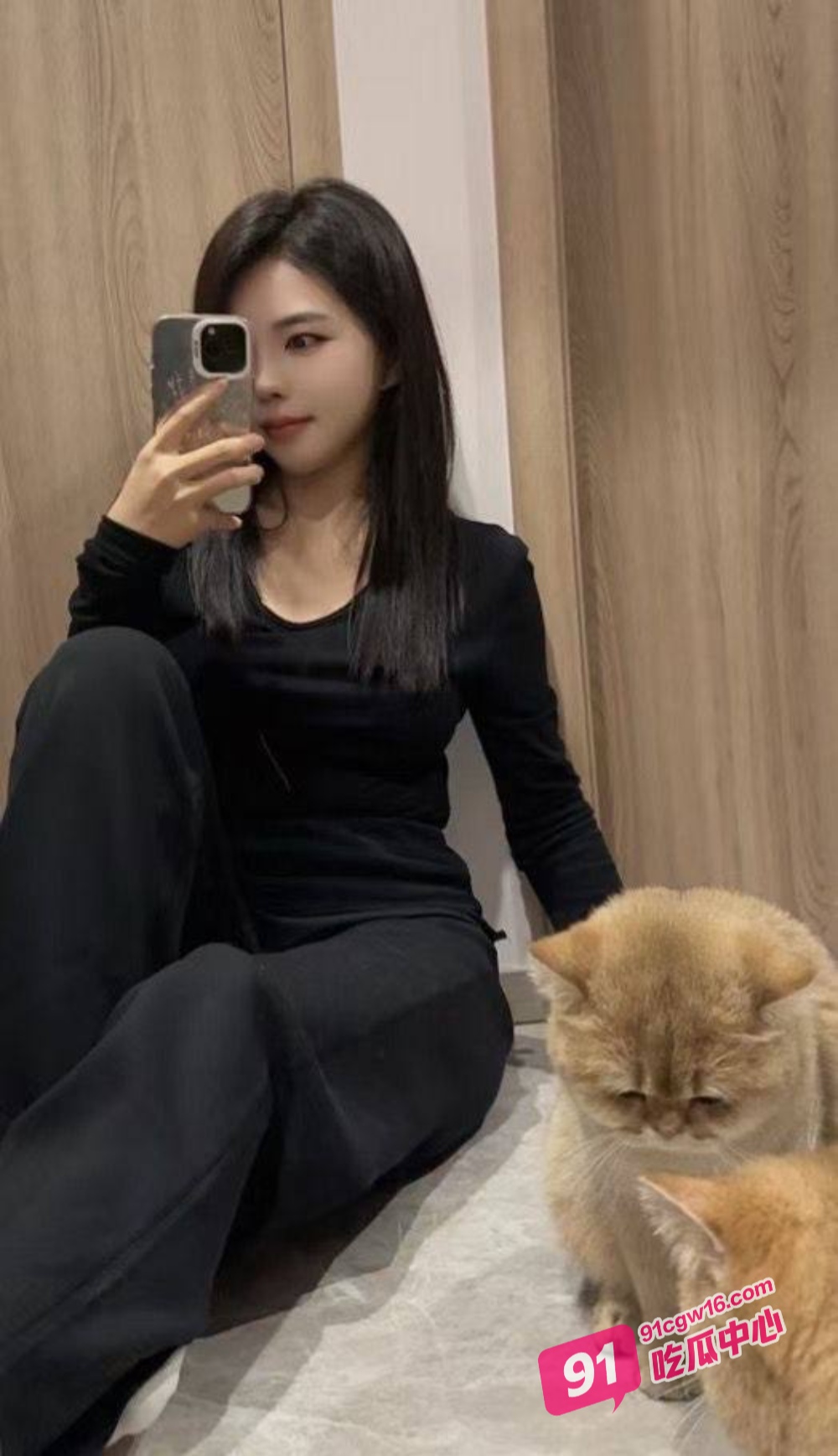 少妇车内激情口交自拍～浓精于口腔中迸发 自拍特写展示车震大场面！ 配图3