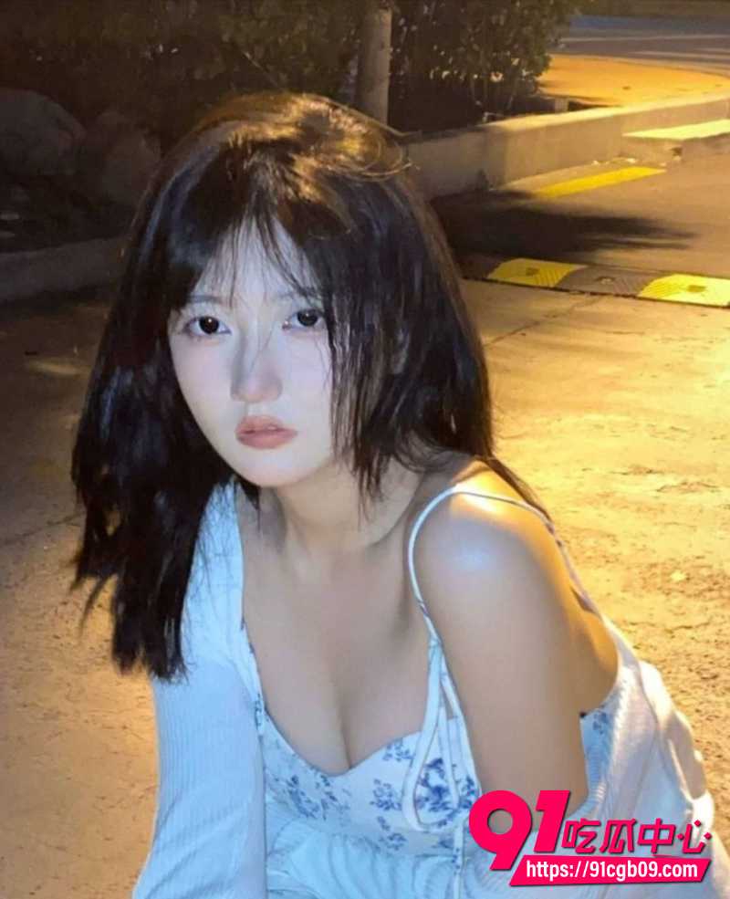 北京科技大学天津学院网红张绮上门献身稳固榜一大哥 被大屌口爆射满巨乳胸口 反差婊太会玩了啊!