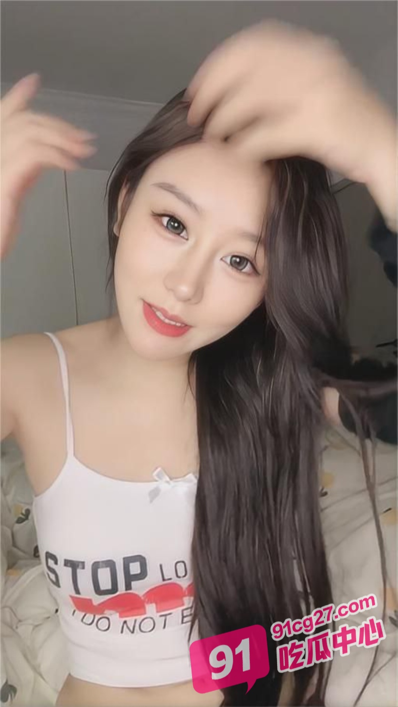 娇俏少妇惹火撩人 直播上演性爱大秀 惹得舔狗们疯狂打赏！ 配图3