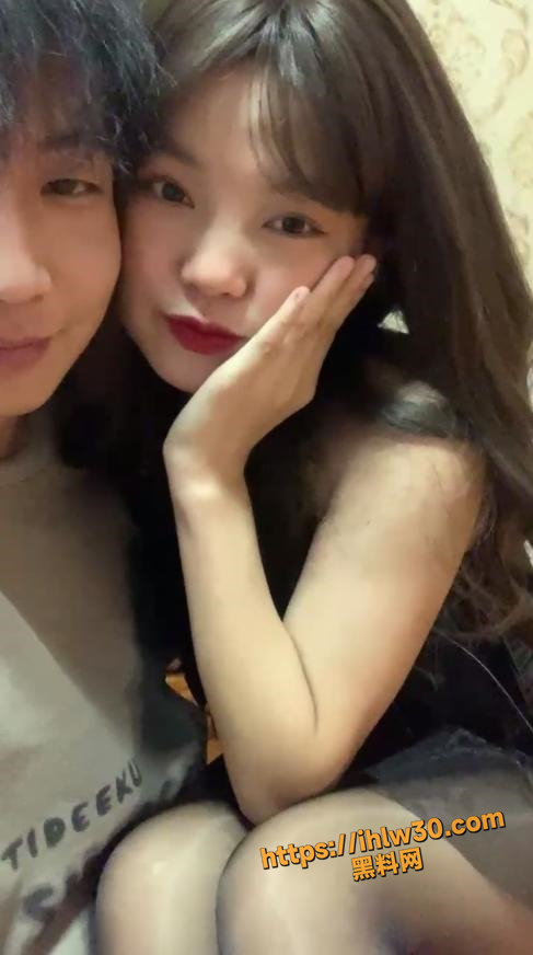 某校女大学生 陈可欣 激情片段JK服 足交 性爱视频被曝光 娇滴滴的外表与大胆狂野的性爱对比如两人！