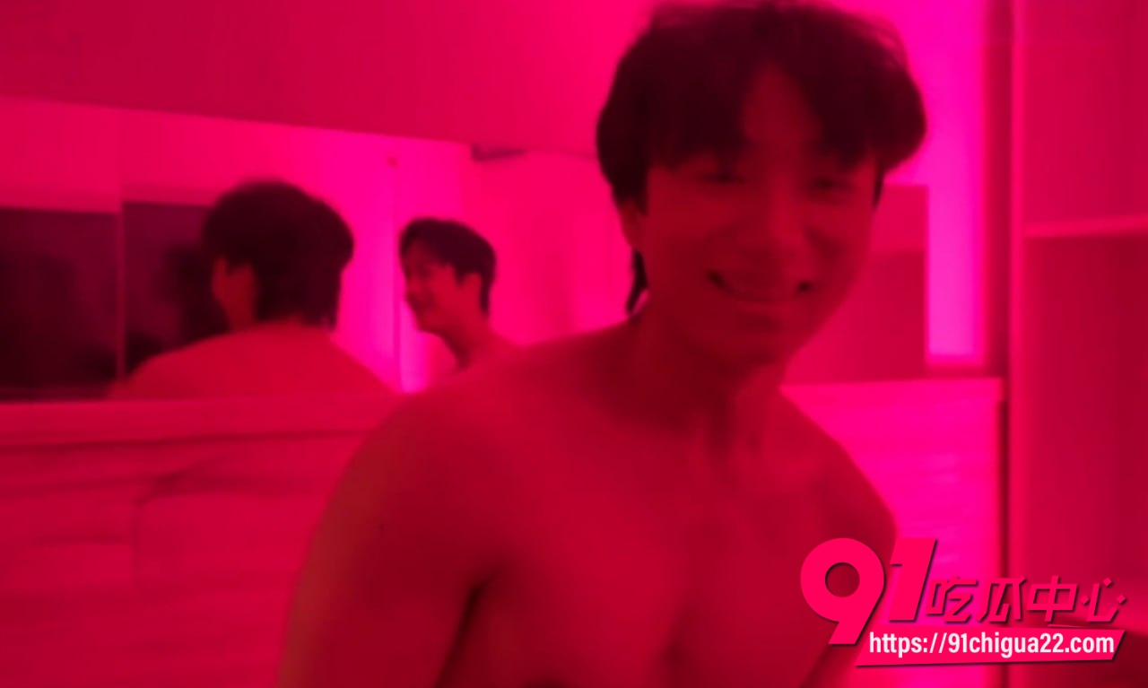 推特博主凯尔老师单篇新作嘟嘟房约小少妇 三人轮操猛打桩 这大屁股操起来太爽了！