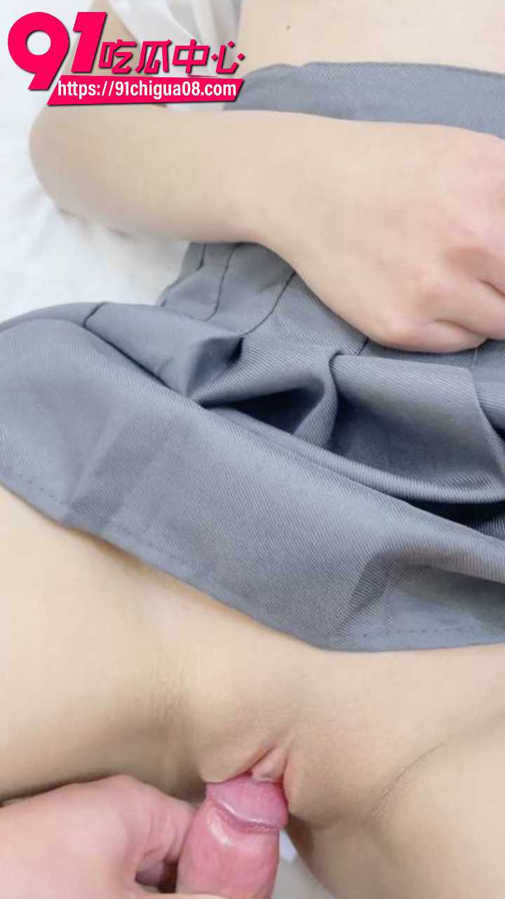 19岁亲侄女穿学生裙被叔叔灌醉后疯狂内射3 19岁亲侄女穿学生裙被叔叔灌醉后疯狂内射3