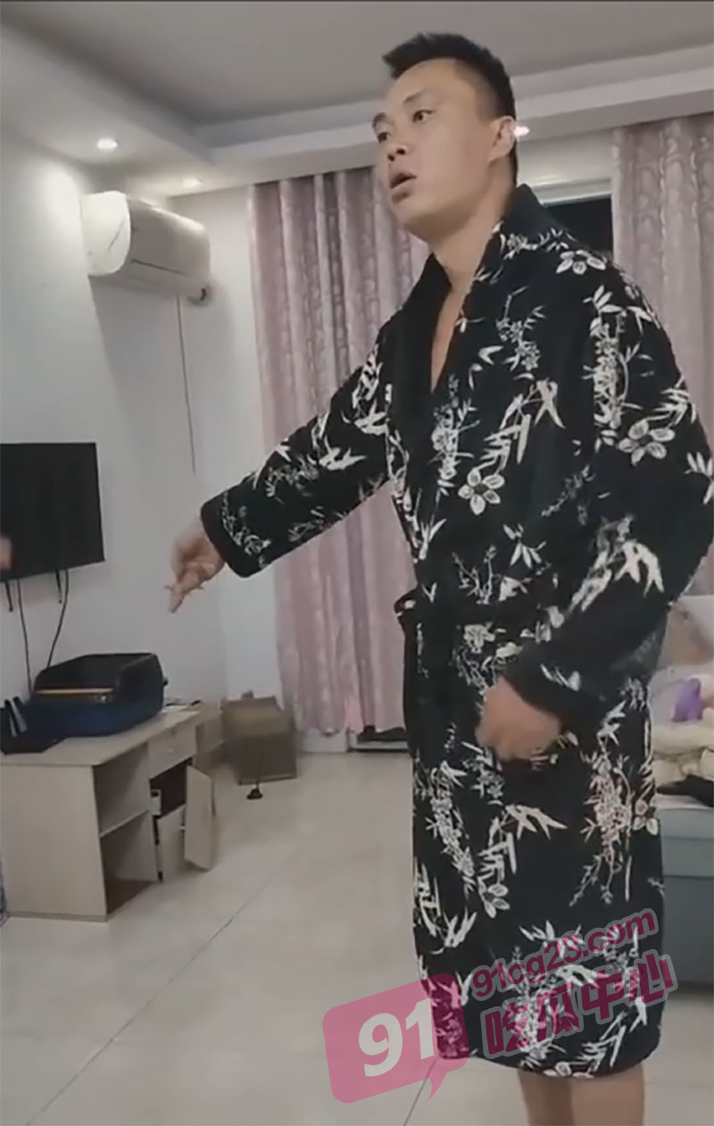 抖音网红莉莉安被抓奸 带着刚出生的孩子约炮 捉奸在床现场视频曝光！ 配图5