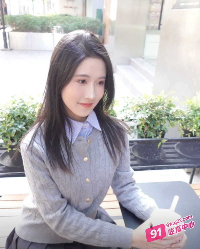 学生妹这么好骗的吗？大神狮子座约到会潮吹学妹 酒店享受喷泉表演！ 配图3
