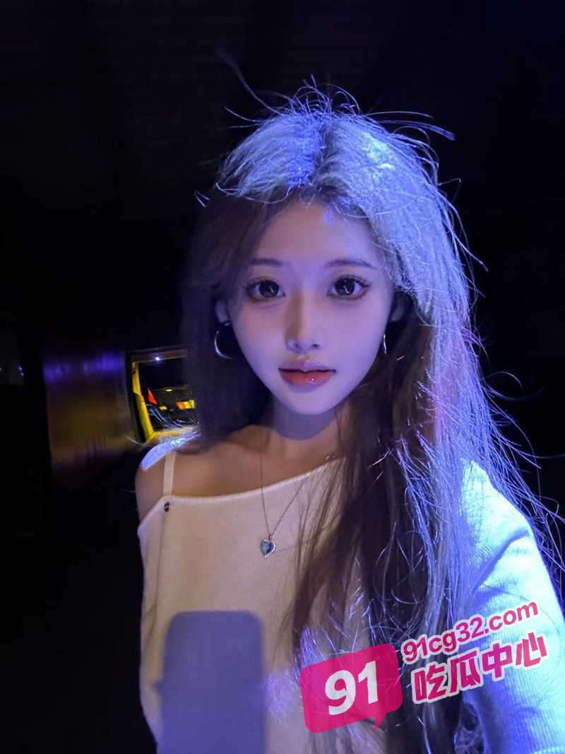 深圳JK少女周含欣 被主人用自慰棒狂虐调教 鸡巴操完小穴再操屁眼！ 配图3