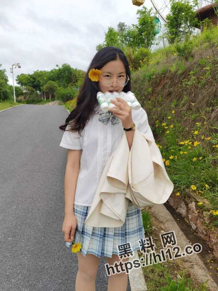 湖南长沙小学老师 叶紫涵 欲望大起在家淫荡骚拍，掰开小穴高清露出！