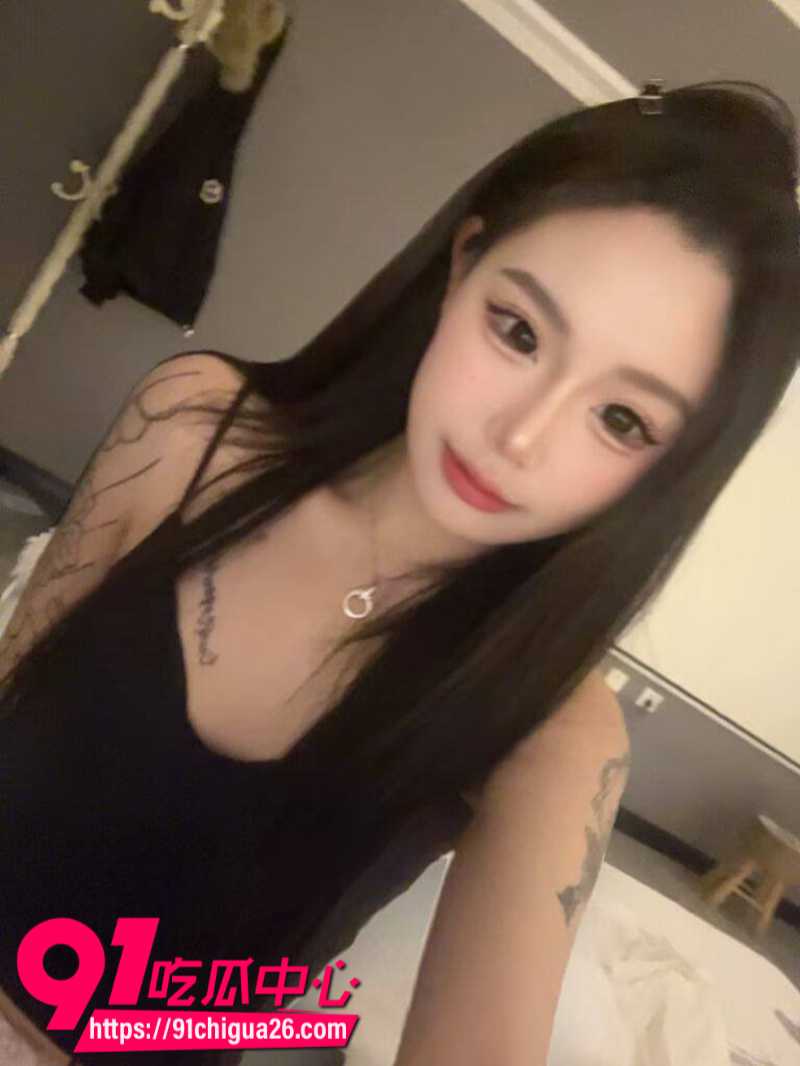 精神小妹东北佳佳 大尺度性爱自慰福利 粉嫩骚穴被社会大哥无套内射
