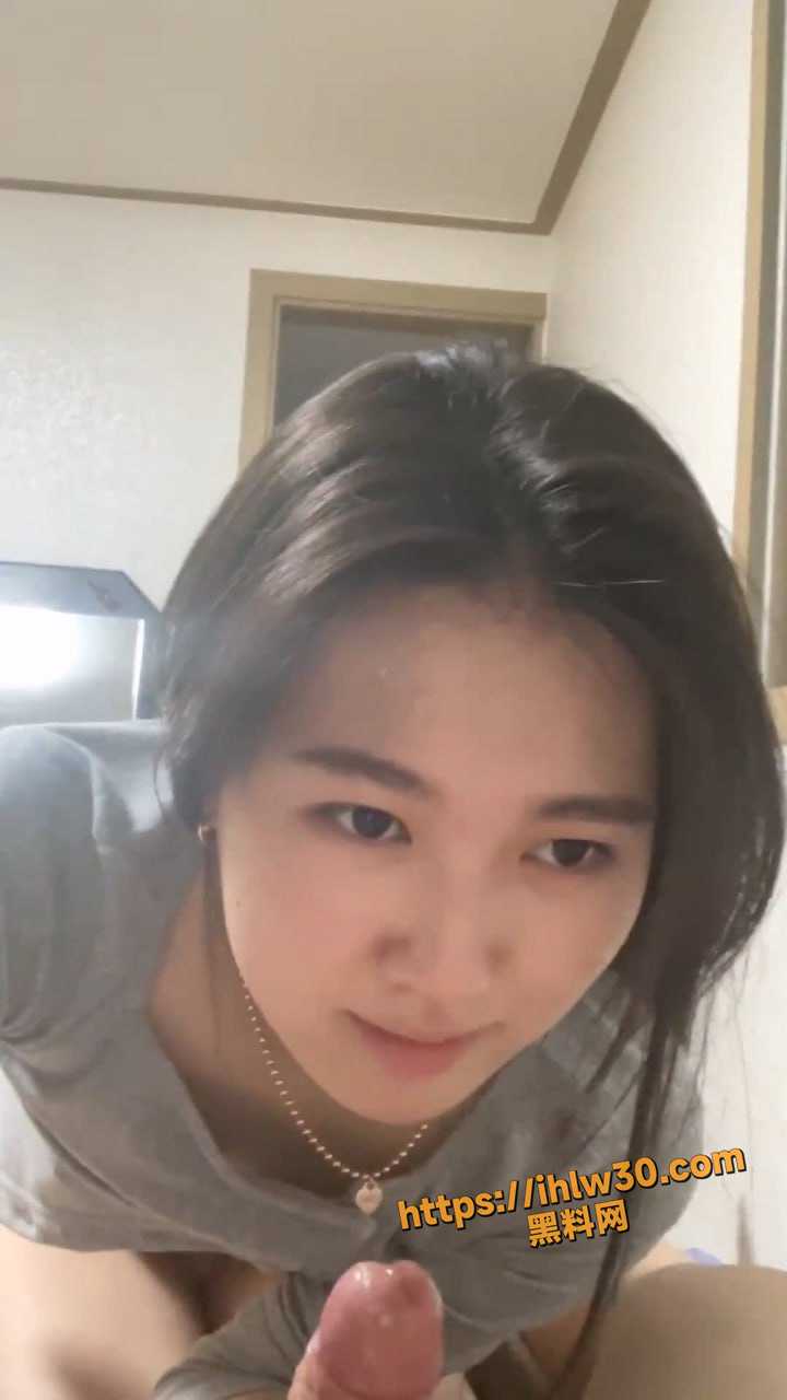韩国素人女友微胖天花板一点都不为过 超神的舌头舔吮技巧 娴熟手法不到三分钟就让他缴了械！