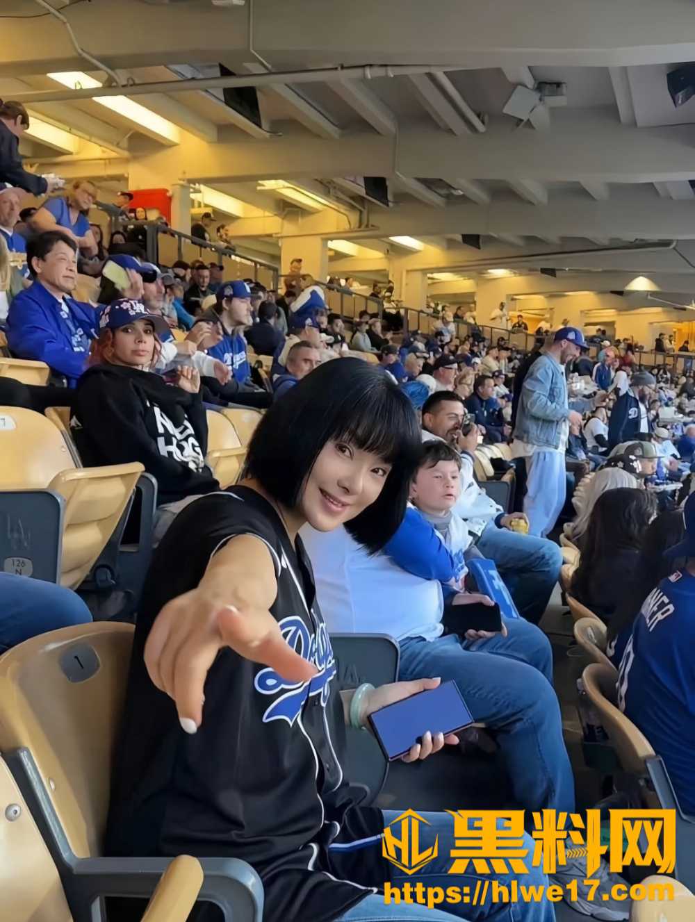 曾经内娱歌星 陈红 与丈夫 李军 被曝双双出轨 离婚十年互相撕逼折磨 早期不雅视频随之曝光